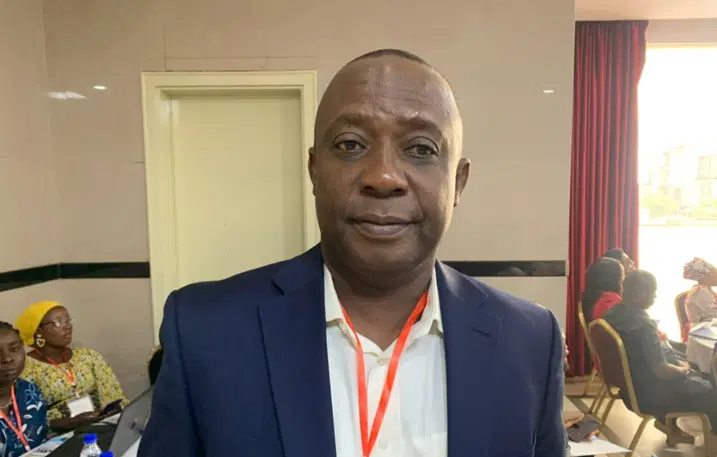 Democracy dies when the press is muzzled, Anaba, and head of the Nigeria guild of editors, warned.