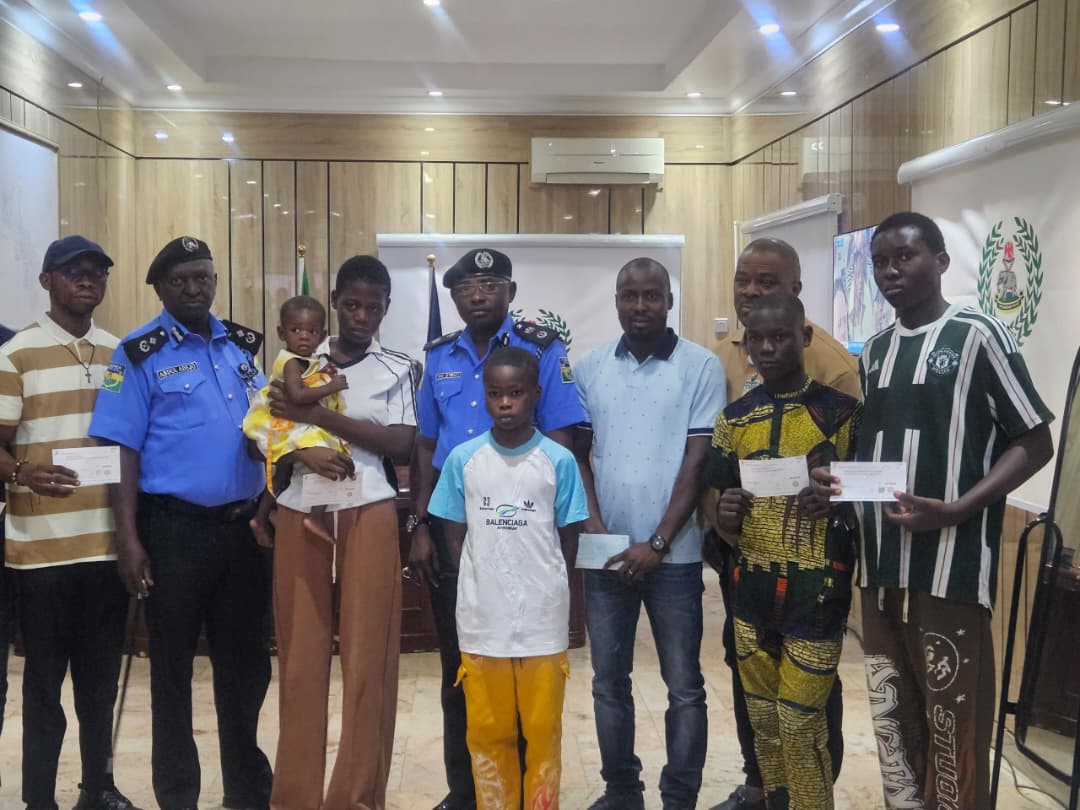 CP Presents N16.649m Cheques To Families Of 13 Deceased Officers In Delta