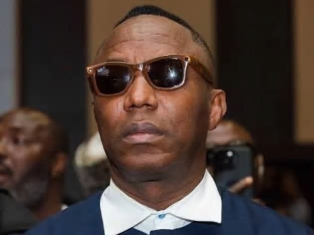 Mix-Up At Court 5, As Security Operatives Obstruct Sowore's Entrance Into Courtroom