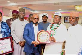 Umahi Invites ICPC, EFCC To Investigate Road Projects