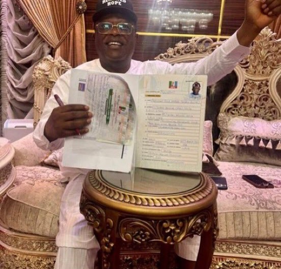Umahi Signs Tinubu's Nomination Form